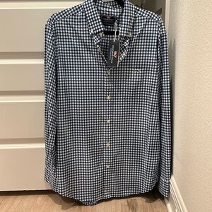 New!!!!!!  With tags!!!!  Vineyard Vines Large shirt